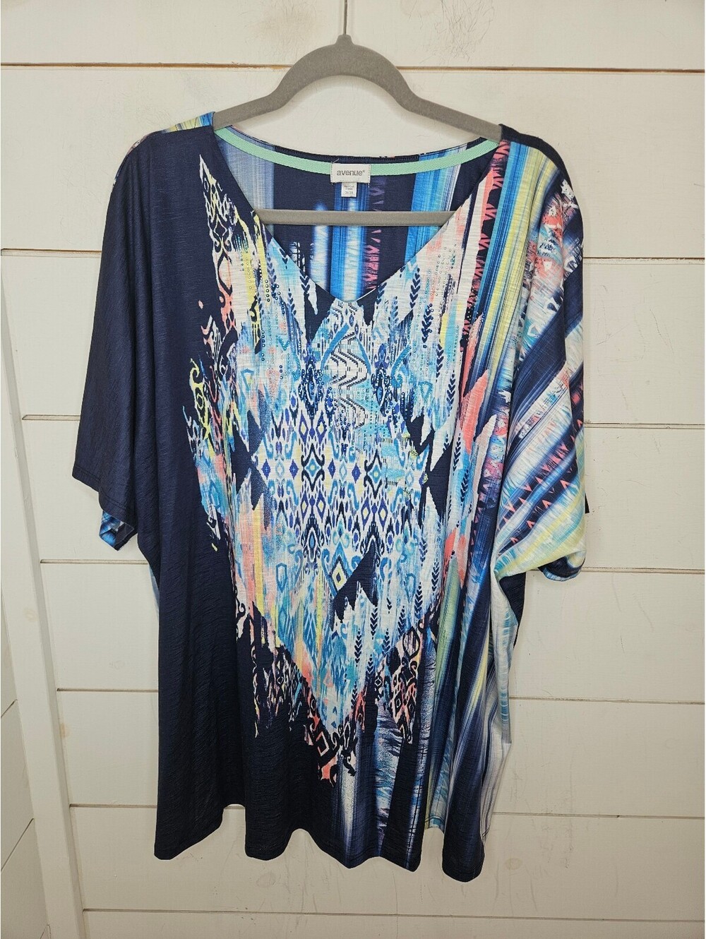 Avenue size 26/28 blue with multicolors short sleeve shirt